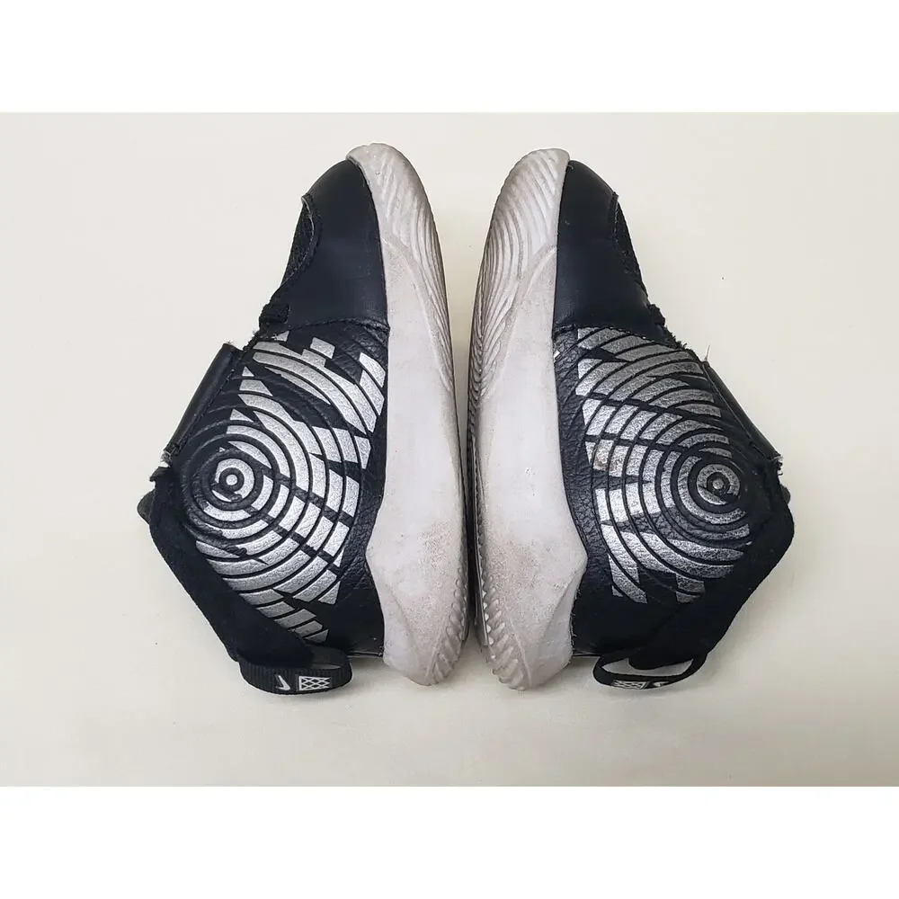 Nike Team Hustle Black Silver & White Design Kids Shoes Sneakers • Size 6C Kids
